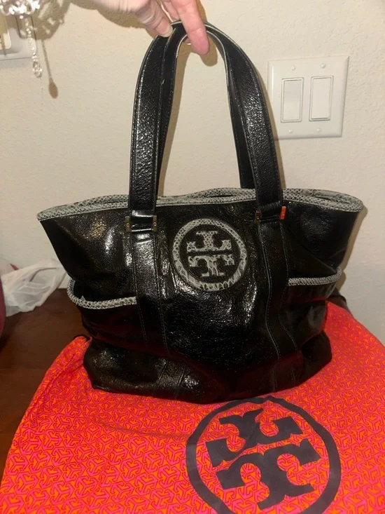 Tory Burch Black Leather Tote with Logo Medallion - Picture 17 of 17